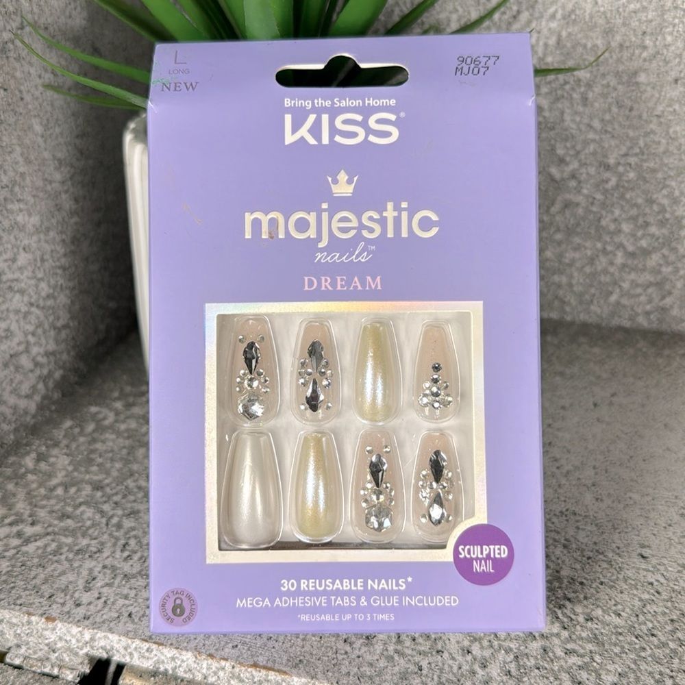 Kiss Majestic Dream Jeweled Press On Nails Manicure